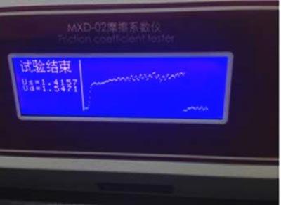 摩擦係數儀正在檢測手機保護膜摩擦係數