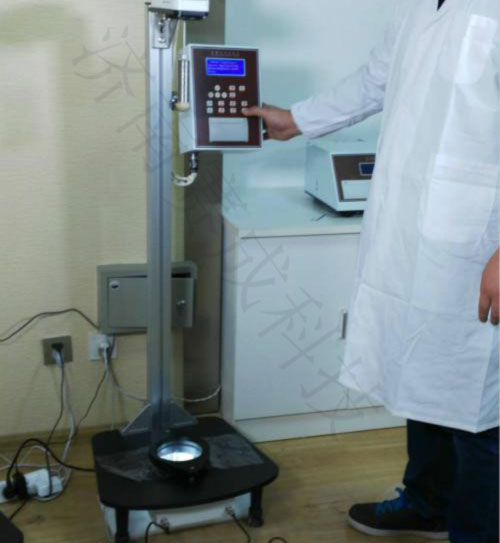 濟南草莓樱桃丝瓜绿巨人秋葵污绿巨人科技實驗室PE塑料薄膜（mó）落球衝擊試驗過程